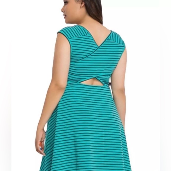 Torrid Black & Teal Textured Striped Skater Dress size 3 Cross Back Open - Picture 6 of 15